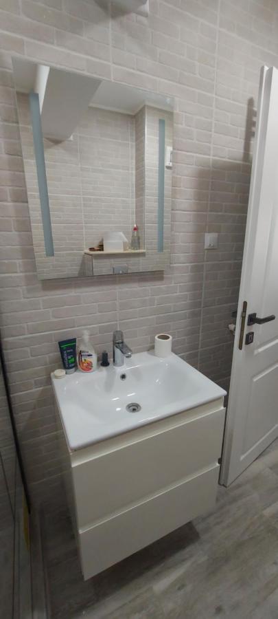 Апартаменты Apartament Nina Нэводари Экстерьер фото